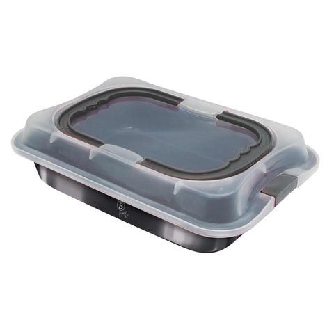 Product image of Oblong roaster with lid. Part of the Metallic Line Carbon Pro Edition . Features: • Material: carbon steel with titan non-stick coating, plastic cover • Size: 36,5*24,5*5,5 cm • Color: metallic dark grey. (Studio view). Official Berlinger Haus product, boosted by Promintra sl.