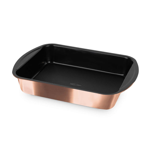 Product image of Oblong roaster 35x27cm. Part of the Metallic Line Rose Gold Edition . Features: • Material: carbon steel with titan non-stick coating • Size: 35*27*6,5 cm • Inner size: 29*24,5 cm • Color: metallic rose gold • NEW NON-STICK BOT.... (Studio view). Official Berlinger Haus product, boosted by Promintra sl.