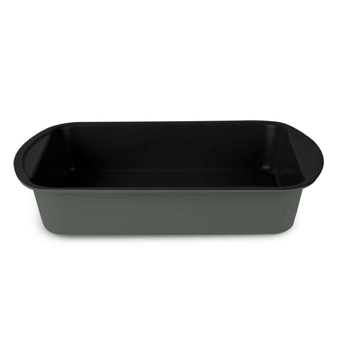 Product image of Oblong roaster 40x28,5cm. Part of the Matte Green Collection . Features: • Material: carbon steel with titanPro non-stick coating • Size: 40*28,5*7 cm • Color: matt green. (Studio view). Official Berlinger Haus product, boosted by Promintra sl.