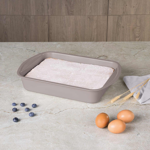 Product image of Oblong roaster 40x28,5cm. Part of the Taupe Collection . Features: • Material: carbon steel with titanPro non-stick coating • Size: 40*28,5*7 cm • Color: matt taupe. (Studio view). Official Berlinger Haus product, boosted by Promintra sl.