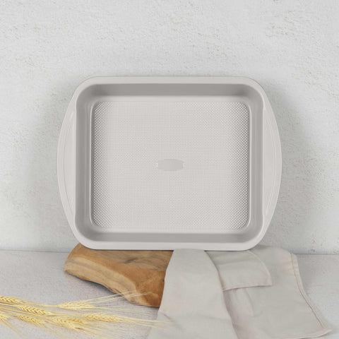 Product image of Oblong roaster 35x27cm. Part of the Sahara Collection . Features: • Material: carbon steel with titanPro non-stick coating • Size: 35*27*6,5 cm • Color: matt cream. (Lifestyle view). Official Berlinger Haus product, boosted by Promintra sl.