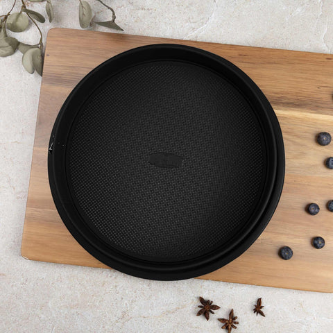 Product image of Round springform 26x6,8cm. Part of the Leonardo Collection . Features: • Material: carbon steel with titanPro non-stick coating • Size: 26*6,8 cm • Base size: Ø29,9 cm • Color: matt bordeaux. (Studio view). Official Berlinger Haus product, boosted by Promintra sl.