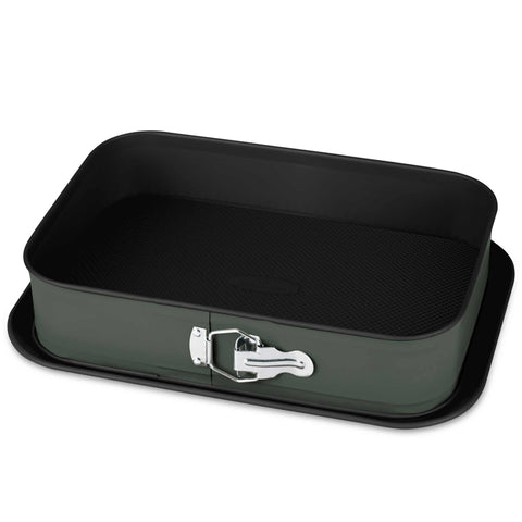 Product image of Rectangle springform 39x27cm. Part of the Matte Green Collection . Features: • Material: carbon steel with titanPro non-stick coating • Size: 34,2*23,3*6,7 cm • Base size: 39*27 cm • Color: matt green. (Studio view). Official Berlinger Haus product, boosted by Promintra sl.