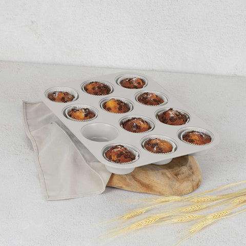 Product image of 12cups muffin pan. Part of the Sahara Collection . Features: • Material: carbon steel with titanPro non-stick coating • Size: 35*26,5*3 cm • Color: matt cream. (Studio view). Official Berlinger Haus product, boosted by Promintra sl.