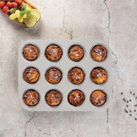 Product image of 12cups muffin pan. Part of the Sahara Collection . Features: • Material: carbon steel with titanPro non-stick coating • Size: 35*26,5*3 cm • Color: matt cream. (Studio view). Official Berlinger Haus product, boosted by Promintra sl.