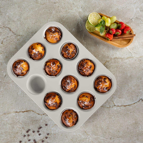 Product image of 12cups muffin pan. Part of the Sahara Collection . Features: • Material: carbon steel with titanPro non-stick coating • Size: 35*26,5*3 cm • Color: matt cream. (Studio view). Official Berlinger Haus product, boosted by Promintra sl.