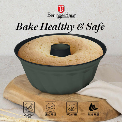 Product image of Bundt pan 25cm. Part of the Matte Green Collection . Features: • Material: carbon steel with titanPro non-stick coating • Size: 25*10,5 cm • Color: matt green. (Studio view). Official Berlinger Haus product, boosted by Promintra sl.