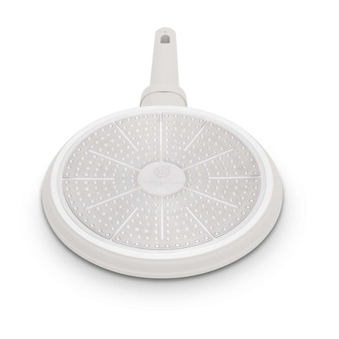 Product image of Pancake pan 25cm. Part of the Sahara Collection . Features: • Material: forged aluminum with non-stick titanPro coating • Pancake pan Ø25*1,5 cm • Color: matt cream REGISTERED DESIGN BY BERLINGER HAUS!. (Studio view). Official Berlinger Haus product, boosted by Promintra sl.