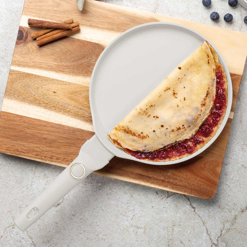 Product image of Pancake pan 25cm. Part of the Sahara Collection . Features: • Material: forged aluminum with non-stick titanPro coating • Pancake pan Ø25*1,5 cm • Color: matt cream REGISTERED DESIGN BY BERLINGER HAUS!. (Studio view). Official Berlinger Haus product, boosted by Promintra sl.