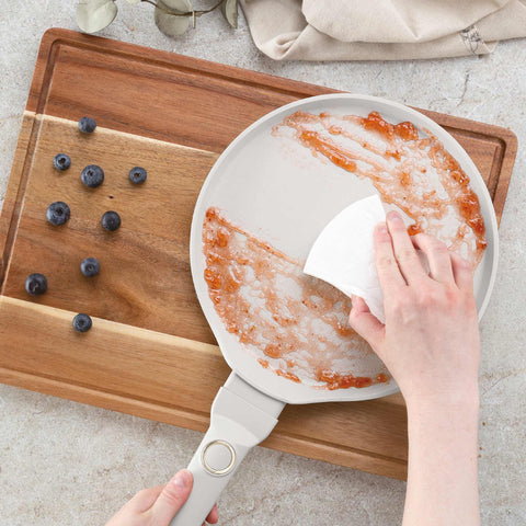 Product image of Pancake pan 25cm. Part of the Sahara Collection . Features: • Material: forged aluminum with non-stick titanPro coating • Pancake pan Ø25*1,5 cm • Color: matt cream REGISTERED DESIGN BY BERLINGER HAUS!. (Studio view). Official Berlinger Haus product, boosted by Promintra sl.