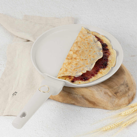 Product image of Pancake pan 25cm. Part of the Sahara Collection . Features: • Material: forged aluminum with non-stick titanPro coating • Pancake pan Ø25*1,5 cm • Color: matt cream REGISTERED DESIGN BY BERLINGER HAUS!. (Studio view). Official Berlinger Haus product, boosted by Promintra sl.