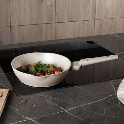 Sartén Honda Con 2 Bocas 24Cm, Imagen lifestyle