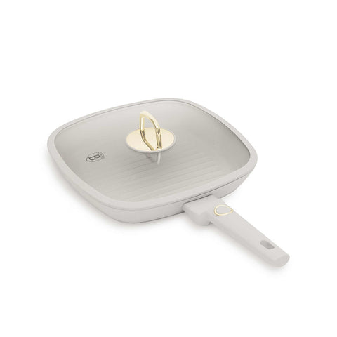Imatge del producte de la paella amb tapa de 28 cm. Part de la col·lecció Sahara. Característiques: • Material: alumini forjat amb recobriment antiadherent TitanPro • Paella amb tapa Ø28*4,1 cm 2,1L • Color: crema mat DISSENY REGISTRAT DE BERLINGER.... (Vista d'estudi). Producte oficial de Berlinger, impulsat per Promintra sl.