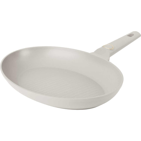 Product image of Fish pan 35x25cm. Part of the Sahara Collection . Features: • Material: forged aluminum with non-stick titanPro coating • Fish pan Ø35*25*4,5 cm • Color: matt cream REGISTERED DESIGN BY BERLINGER HAUS!. (Studio view). Official Berlinger Haus product, boosted by Promintra sl.