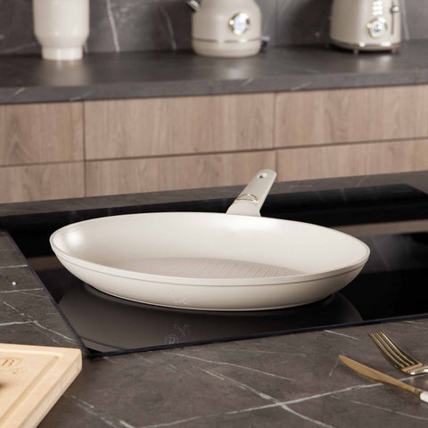 Product image of Fish pan 35x25cm. Part of the Sahara Collection . Features: • Material: forged aluminum with non-stick titanPro coating • Fish pan Ø35*25*4,5 cm • Color: matt cream REGISTERED DESIGN BY BERLINGER HAUS!. (Studio view). Official Berlinger Haus product, boosted by Promintra sl.