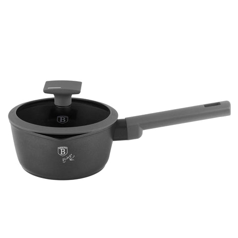 Imatge del producte de Salze pa amb tapa de 16 cm. Forma part de la col·lecció Antracita. Característiques: • Material: alumini forjat amb recobriment antiadherent TitanPro • Salze pa Ø16*7 cm 1,2L • Color: antracita mat DISSENY REGISTRAT DE BERLINGER HAUS!. (Vista de l'estudi). Producte oficial de Berlinger, impulsat per Promintra sl.
