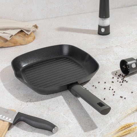Product image of Grill pan 28cm. Part of the Anthracite Collection . Features: • Material: forged aluminum with non-stick titanPro coating • Grill pan Ø28*4,1 cm 2,1L • Color: matt anthracite REGISTERED DESIGN BY BERLINGER HAUS!. (Studio view). Official Berlinger Haus product, boosted by Promintra sl.