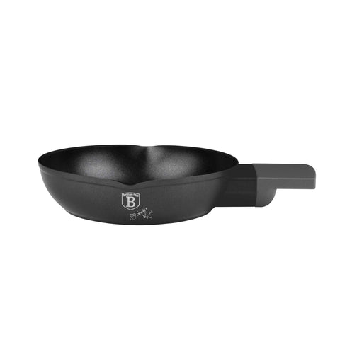 Imatge del producte de Mini pa 16cm. Forma part de la col·lecció Antracita. Característiques: • Material: alumini forjat amb recobriment antiadherent TitanPro • Mini pa Ø16 cm • Color: antracita mat DISSENY REGISTRAT DE BERLINGER HAUS!. (Vista de l'estudi). Producte oficial de Berlinger, impulsat per Promintra sl.