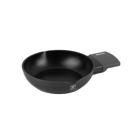 Imatge del producte de Mini pa 16cm. Forma part de la col·lecció Antracita. Característiques: • Material: alumini forjat amb recobriment antiadherent TitanPro • Mini pa Ø16 cm • Color: antracita mat DISSENY REGISTRAT DE BERLINGER HAUS!. (Vista de l'estudi). Producte oficial de Berlinger, impulsat per Promintra sl.