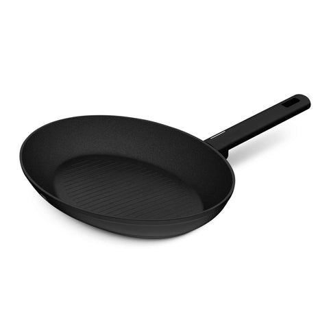 Product image of Fish pan 35x25cm. Part of the Matte Black Collection . Features: • Material: forged aluminum with non-stick titanPro coating • Fish pan Ø35*25*4,5 cm • Color: black- silver REGISTERED DESIGN BY BERLINGER HAUS!. (Studio view). Official Berlinger Haus product, boosted by Promintra sl.