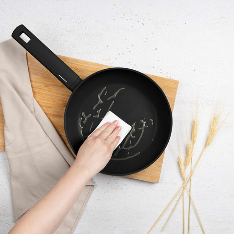 Product image of 3pcs frypan set. Part of the Matte Black Collection . Features: • Material: forged aluminum with non-stick titanPro coating • Include: • Frypan Ø20*4,2 cm 1,0L • Frypan Ø24*5 cm 1,7L • Grill pan Ø28*4,1 cm 2,1L .... (Studio view). Official Berlinger Haus product, boosted by Promintra sl.