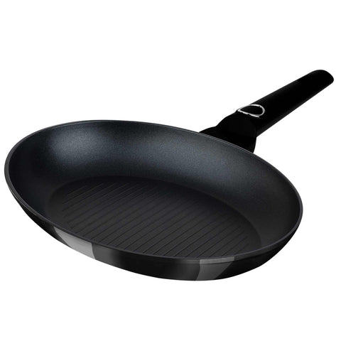 Product image of Fish pan 35x25cm. Part of the Black Vantage Collection . Features: • Material: forged aluminum with non-stick titanPro coating • Fish pan Ø35*25*4,5 cm • Color: shiny black REGISTERED DESIGN BY BERLINGER HAUS!. (Studio view). Official Berlinger Haus product, boosted by Promintra sl.