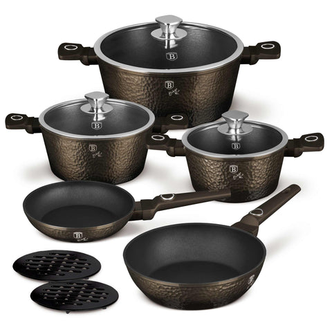 Product image of 10pcs cookware set. Part of the Primal Gloss Collection . Features: • Material: forged aluminum • Include: • Frypan Ø20*4,5 cm 1,0L • Deep frypan Ø24*6,5 cm 2,3L • Casserole with lid Ø20*10,4 cm 2,5L • Casserole wit.... (Studio view). Official Berlinger Haus product, boosted by Promintra sl.