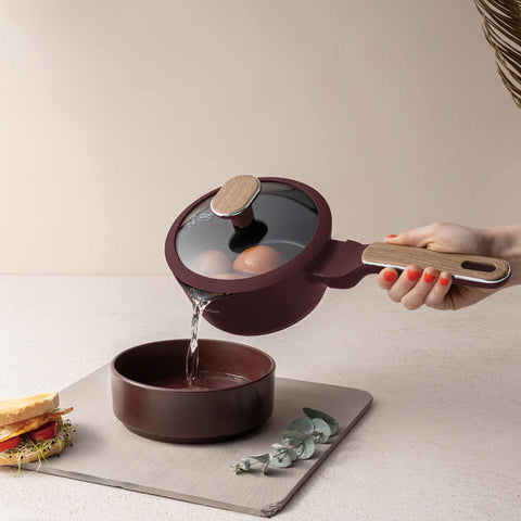 Product image of Sauce pan with lid 16cm. Part of the Leonardo Nordic Collection . Features: • Material: forged aluminum with non-stick titanPro coating • Sauce pan Ø16*7,5 cm 1,2L • Color: matt bordeaux, wooden REGISTERED DESIGN BY BERLING.... (Studio view). Official Berlinger Haus product, boosted by Promintra sl.