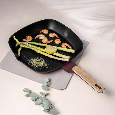 Product image of Grill pan 28cm. Part of the Leonardo Nordic Collection . Features: • Material: forged aluminum with non-stick titanPro coating • Grill pan Ø28*4,1 cm 2,1L • Color: matt bordeaux, wooden REGISTERED DESIGN BY BERLING.... (Studio view). Official Berlinger Haus product, boosted by Promintra sl.