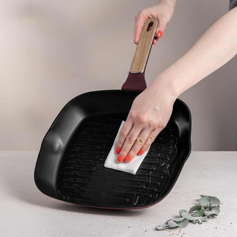 Product image of Grill pan 28cm. Part of the Leonardo Nordic Collection . Features: • Material: forged aluminum with non-stick titanPro coating • Grill pan Ø28*4,1 cm 2,1L • Color: matt bordeaux, wooden REGISTERED DESIGN BY BERLING.... (Studio view). Official Berlinger Haus product, boosted by Promintra sl.