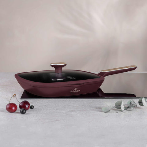 Imatge del producte de la paella amb tapa de 28 cm. Part de la col·lecció Leonardo Nordic. Característiques: • Material: alumini forjat amb recobriment antiadherent TitanPro • Paella amb tapa Ø28*4,1 cm 2,1L • Color: bordeus mat, fusta DISSENY REGISTRAT B.... (Vista d'estudi). Producte oficial Berlinger, impulsat per Promintra sl.