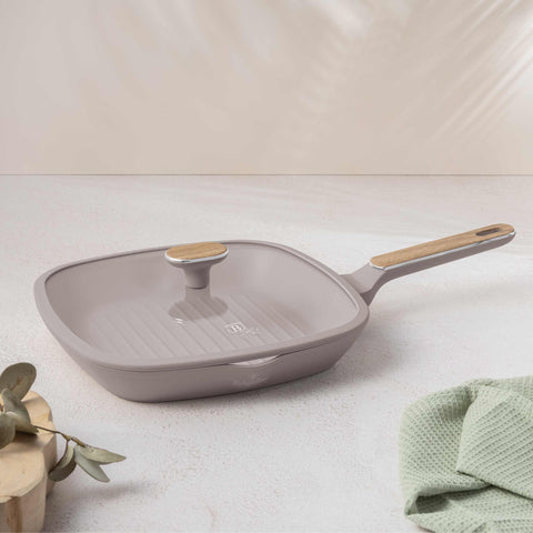 Product image of Grill pan with lid 28cm. Part of the Taupe Nordic Collection . Features: • Material: forged aluminum with non-stick titanPro coating • Grill pan with lid Ø28*4,1 cm 2,1L • Color: matt taupe, wooden REGISTERED DESIGN BY B.... (Studio view). Official Berlinger Haus product, boosted by Promintra sl.