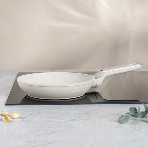 Product image of Frypan 20cm. Part of the Sahara Marble Collection . Features: • Material: forged aluminum with non-stick titanPro coating • Frypan Ø20*4,5 cm 1,0L • Color: matt cream, marble REGISTERED DESIGN BY BERLINGER HAUS!. (Studio view). Official Berlinger Haus product, boosted by Promintra sl.