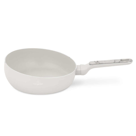 Product image of Flip frypan 26cm. Part of the Sahara Marble Collection . Features: • Material: stamp aluminum with non-stick titanPro coating • Flip frypan Ø26 cm 2,8L • Color: matt cream, marble REGISTERED DESIGN BY BERLINGER HAUS!. (Studio view). Official Berlinger Haus product, boosted by Promintra sl.