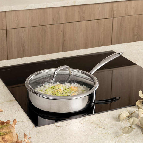 Sartén Honda Con Tapa 24Cm, Imagen lifestyle