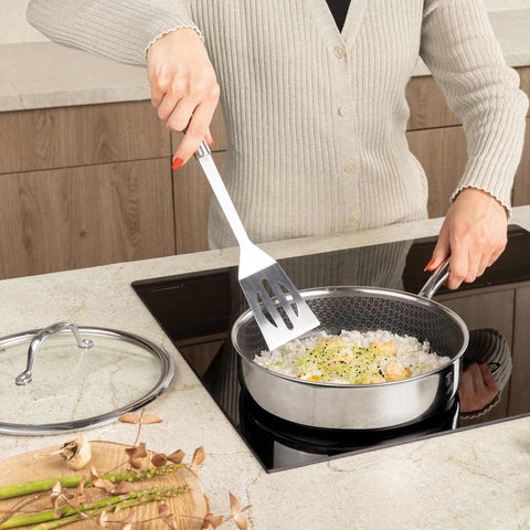 Sartén Honda Con Tapa 24Cm, Imagen lifestyle