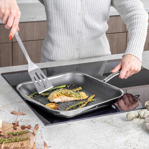 Product image of Grill pan 28cm. Part of the Eternal Collection . Features: • Material: stainless steel with laser-cut surface • Size: 28*4 cm REGISTERED DESIGN BY BERLINGER HAUS!. (Studio view). Official Berlinger Haus product, boosted by Promintra sl.