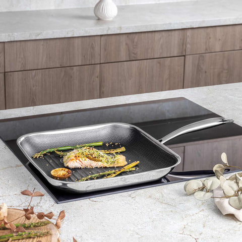 Product image of Grill pan 28cm. Part of the Eternal Collection . Features: • Material: stainless steel with laser-cut surface • Size: 28*4 cm REGISTERED DESIGN BY BERLINGER HAUS!. (Studio view). Official Berlinger Haus product, boosted by Promintra sl.