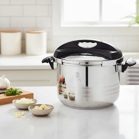 Product image of Turbo pressure cooker 8L. Part of the Eternal Collection . Features: • Material: 304 = 18/10 Stainless steel • Capacity: 8L. (Studio view). Official Berlinger Haus product, boosted by Promintra sl.