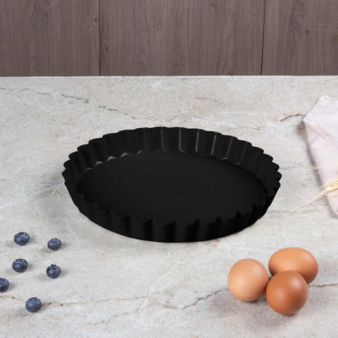 Product image of Tart/cake form 28x3,5cm. Part of the Matte Black Collection/Black Rose Collection . Features: • Material: carbon steel with titanPro non-stick coating • Size: 28*3,5 cm • Color: matt black. (Studio view). Official Berlinger Haus product, boosted by Promintra sl.