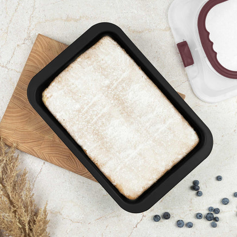 Product image of Oblong roaster with lid. Part of the Leonardo Collection . Features: • Material: carbon steel with titanPro non-stick coating, plastic cover • Size: 36,5*24,5*5,5 cm • Color: matt bordeaux. (Studio view). Official Berlinger Haus product, boosted by Promintra sl.