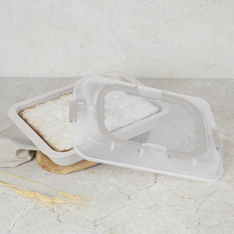 Product image of Oblong roaster with lid. Part of the Sahara Collection . Features: • Material: carbon steel with titanPro non-stick coating, plastic cover • Size: 36,5*24,5*5,5 cm • Color: matt cream. (Studio view). Official Berlinger Haus product, boosted by Promintra sl.