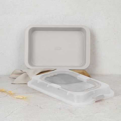 Product image of Oblong roaster with lid. Part of the Sahara Collection . Features: • Material: carbon steel with titanPro non-stick coating, plastic cover • Size: 36,5*24,5*5,5 cm • Color: matt cream. (Studio view). Official Berlinger Haus product, boosted by Promintra sl.