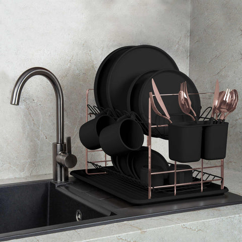 Imagem do escorredor de pratos. Parte da Coleção Rosa Negra. Características: • Material: plástico, ferro • Tamanho: 48*32*29 cm • Cor: preto com detalhes em ouro rosa. (Imagem ilustrativa). Produto oficial Berlinger Haus, com o apoio da Promintra sl.
