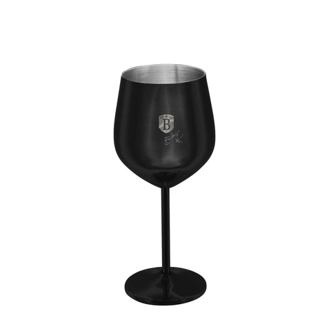 Imatge del producte d'un joc de 2 copes de vi metàl·liques. Part de la col·lecció Black Rose/Matte Black. Característiques: • Material: acer inoxidable 18/10 • Capacitat: 400 ml • Joc de 2 peces • Color: negre. (Vista d'estudi). Producte oficial de Berlinger, impulsat per Promintra sl.