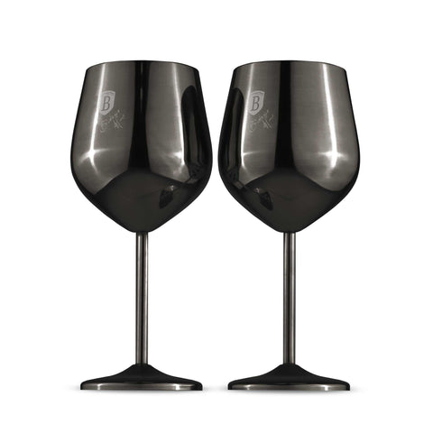 Imatge del producte d'un joc de 2 copes de vi metàl·liques. Part de la col·lecció Black Rose/Matte Black. Característiques: • Material: acer inoxidable 18/10 • Capacitat: 400 ml • Joc de 2 peces • Color: negre. (Vista d'estudi). Producte oficial de Berlinger, impulsat per Promintra sl.