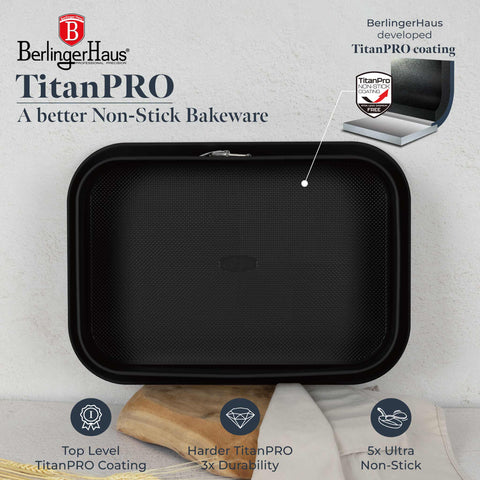 Imatge del producte del motlle desmuntable rectangular de 39x27cm. Forma part de la col·lecció Deep Sea. Característiques: • Material: acer al carboni amb recobriment antiadherent TitanPro • Mida: 34,2*23,3*6,7 cm • Mida de la base: 39*27 cm • Color: blau mat. (Vista d'estudi). Producte oficial de Berlinger, impulsat per Promintra sl.