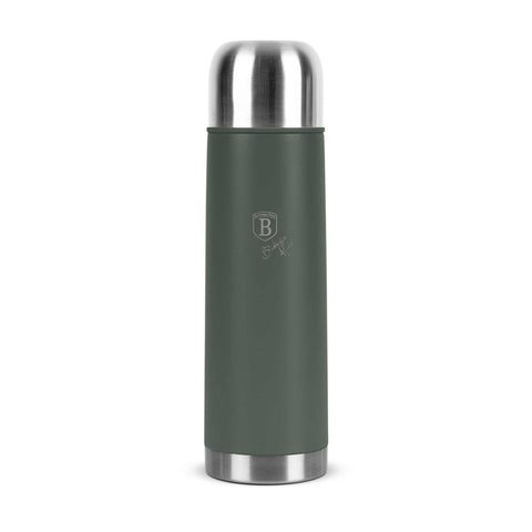 Imagem do produto: Garrafa térmica de 0,75L. Parte da Coleção Verde Fosco. Características: • Material: corpo interno em aço inoxidável 18/10 com revestimento em pó fosco • Capacidade: 0,75 L • Cor: verde fosco • Embalagem: meia caixa de presente. (Vista de estúdio). Produto oficial Berlinger Haus, impulsionado por Promintra sl.