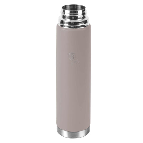 Imatge del producte de la termos de buit d'1,0 L. Part de la col·lecció Taupe. Característiques: • Material: cos interior d'acer inoxidable 18/10 amb recobriment en pols mat • Capacitat: 1,0 L • Color: taupe mat • Embalatge: mitja caixa de regal. (Vista d'estudi). Producte oficial de Berlinger, impulsat per Promintra sl.