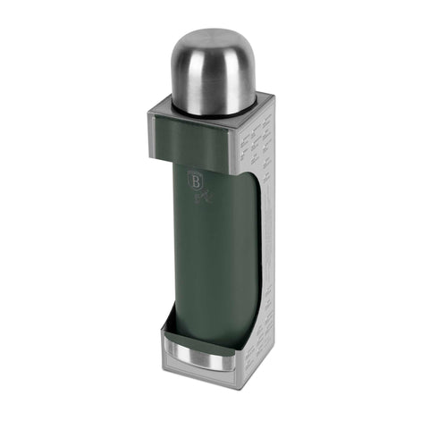 Imagem do produto: Garrafa térmica de 1,0 L. Parte da Coleção Verde Fosco. Características: • Material: corpo interno em aço inoxidável 18/10 com revestimento em pó fosco • Capacidade: 1,0 L • Cor: verde fosco • Embalagem: meia caixa de presente. (Vista de estúdio). Produto oficial Berlinger Haus, impulsionado por Promintra sl.